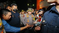 Saat di Bundaran HI, Jenderal Sigit didampingi Kakorlantas Irjen Aan Suhanan, Kadiv Humas Mabes Polri Irjen Sandi Nugroho, Kapolda Metro Jaya Irjen Karyoto, Pangdam Jaya Mayjen Rafael Granada Baay, dan Pj Gubernur DKI Jakarta Teguh Setyabudi. (Foto: dok. istimewa)