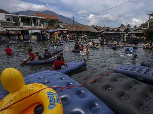 Ramainya Wisata Alam Cikoromoy di Pandeglang Saat Libur Nataru