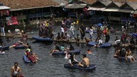 Objek wisata alam tersebut sumber airnya berasal dari Gunung Pulosari.
