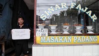 Aceng pedagang nasi padang berharap harga sembako stabil.