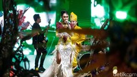 Batavia PIK mengusung tema The Journey of Batavia di momen malam tahun baru. Penyanyi Novia Bachmid ikut memeriahkan malam tahun baru di Batavia PIK.