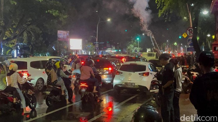 Semarak Pergantian Tahun 2025 di Surabaya Semarak Pergantian Tahun 2025 di Surabaya