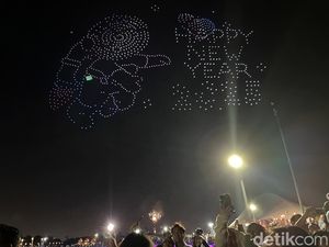 Potret Kemeriahan Perayaan Malam Tahun Baru di Pantai Lagoon Ancol