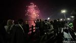 Potret Kemeriahan Perayaan Malam Tahun Baru di Pantai Lagoon Ancol