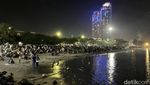 Potret Kemeriahan Perayaan Malam Tahun Baru di Pantai Lagoon Ancol