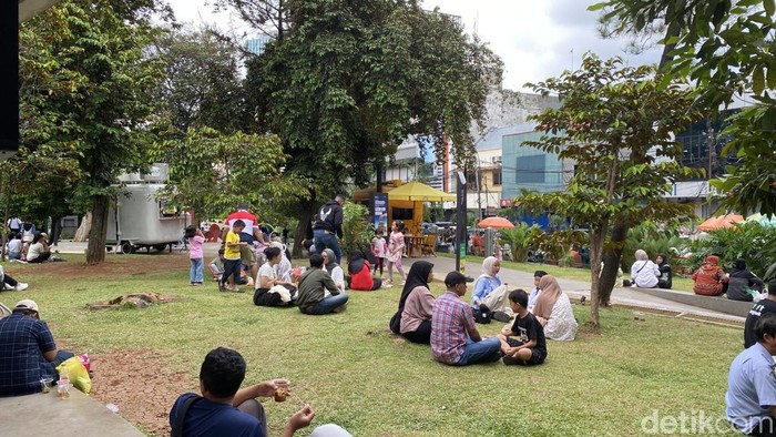 Suasana di Taman Literasi Blok M, Jakarta Selatan, saat liburan tahun baru, Rabu (1/1/2025). (Devi/detikcom)