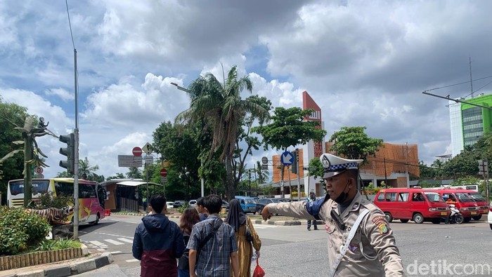 Suasana Ragunan saat liburan tahun baru, Rabu (1/1/2025). (Mulia/detikcom)
