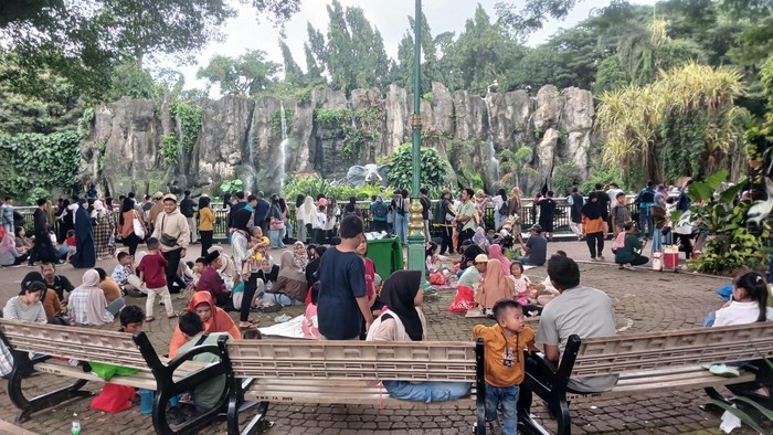 Suasana Taman Margasatwa Ragunan pada Rabu (1/1/2025)-(Mulia/detikcom)