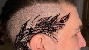 Arlo berkarya dalam dua gaya utama: tato surealis dan tato wajah morph. Ia terus mengerjakan tekniknya dan terus menemukan hal-hal baru. Foto: Instagram/arlotattoos  