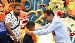 Tarian dan Kalungan Bunga Sambut Wisatawan di Awal 2025