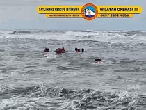 3 Wisatawan Kediri Terseret Ombak Parangtritis Main Air Dekat Rip Current