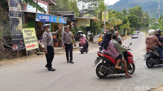 Wisatawan serbu pantai selatan Trenggalek saat libur Nataru