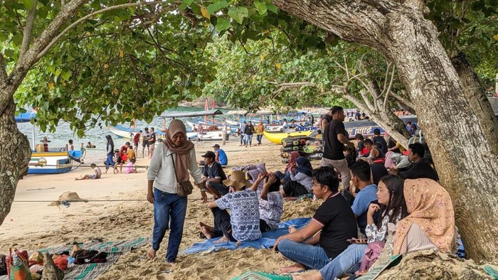 Wisatawan serbu pantai selatan Trenggalek saat libur Nataru