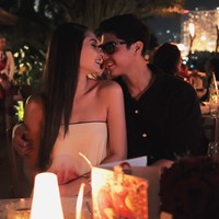 Dari foto yang dibagikan terlihat jika pasangan yang dikabarkan akan segera menikah itu memilih dinner romantis sambil menunggu pergantian tahun. Happy new year everyone! 2025 we’re ready for you! tulis keterangan unggahan tersebut. Foto: Instagram/@alghazali7