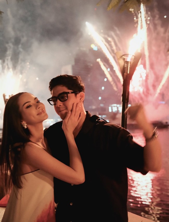 Keduanya tampak begitu menikmati bisa menghabiskan waktu bersama untuk merayakan Tahun Baru 2025. Foto: Instagram/@alghazali7