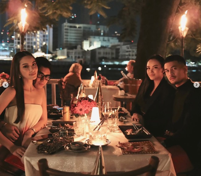 Tak hanya berdua, kakak Alyssa, Alexandra Daguise dan kekasihnya rupanya juga ikut merayakan tahun baru bersama. Foto: Instagram/@alghazali7