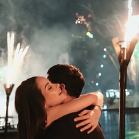 Dikabarkan akan menikah tahun ini, Al sendiri diketahui sudah melamar Alyssa. Momen romantis lamaran tersebut berlangsung saat keduanya berada di danau Como, Italia. Foto: Instagram/@alghazali7