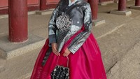 Artis cantik kelahiran Taytay, Filipina, 12 Maret 2003 juga pernah ke Korea Selatan nih. Gayanya saat memakai pakaian tradisional Hanbok.