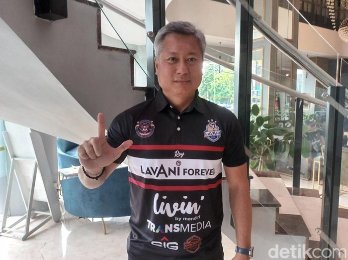 Asisten pelatih Jakarta LavAni Livin Transmedia, Roy Makpal, seusai jumpa pers di Hotel Grand Edge Semarang, Kamis (2/1/2025).