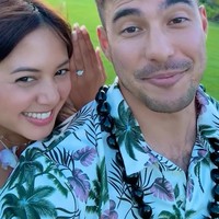 Pada September 2024 Aurelie dan Tyler mengumumkan jika keduanya sudah bertunangan. Unggahan tersebut pun langsung ramai dibanjiri ucapan selamat oleh para penggemarnya. Foto: Instagram/@aurelie/@drtylerbigenho