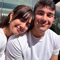 Suami Aurelie, Tyler, diketahui merupakan seorang ahli chiropractic. Namanya cukup terkenal karena banyak artis yang sudah menjadi kliennya. Foto: Instagram/@aurelie/@drtylerbigenho