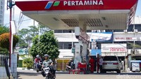 Namun, harga BBM Khusus Penugasan (JBKP) seperti Pertalite (RON 90) dan BBM Solar Subsidi tak mengalami perubahan per hari ini, masing-masing masih dibanderol Rp 10.000 dan Rp 6.800 per liter.