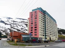 Bak Terisolasi, Semua Penduduk di Kota Ini Tinggal Satu Atap di Gedung 14 Lantai