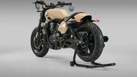 Dengan tinggi jok hanya 730 mm, Bobber Leoncino 400 seharusnya tak mengintimidasi para pengendara, terutama jika dipadukan dengan bobot basah yang hanya 180 kg. Motor ini memiliki tangki bahan bakar berkapasitas 15 liter. Foto: Dok. Benelli