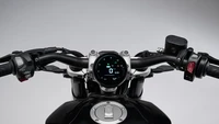 Tampilan panel instrumen Benelli Leoncino 400. Minimalis, tapi sudah full digital. Foto: Dok. Benelli