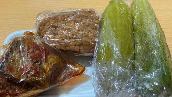 Bikin Haru! Anak Ini Dibekali Timun Rebus dan Tempe oleh Sang Ibu