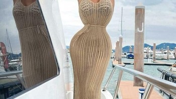 Ups, refleksi di kaca lupa diedit juga ya. Foto: Boredpanda