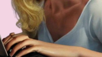 Wow telapak tangannya elastis ya. Foto: Boredpanda