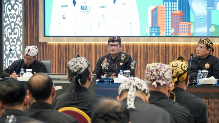 Bupati Lamongan Yuhronur Efendi saat coffee morning dengan seluruh Kepala OPD dan Camat