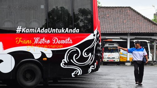 Bus Raya Terpadu Trans Metro Dewata (TMD) resmi berhenti beroperasi di Bali. Pengelola kesulitan memenuhi biaya operasional.