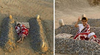 Foto seorang anak yang sedang tidur di dekat makam orang tuanya yang telah meninggal di Suriah ternyata merupakan hasil rekayasa fotografi karena anak tersebut mengenal fotografernya dan makam tersebut bukan milik orang tuanya. Meskipun jenis jurnalisme foto ini masih sangat memilukan, hal ini membuktikan sekali lagi bahwa Anda tidak dapat mempercayai semua yang Anda lihat secara online. Foto: Boredpanda