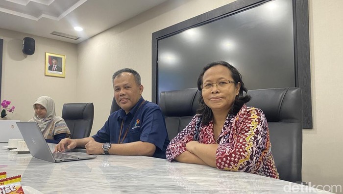 Direktur Statistik Kesejahteraan Rakyat BPS, Ahmad Avenzora (kiri)