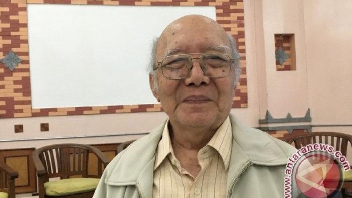 Dokumentasi - Atmakusumah Astraatmadja di Gedung Dewan Pers, Jakarta, Selasa (15/11/2016).