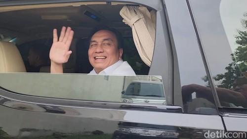 Effendi Simbolon usai bertemu dengan Jokowi di Solo, Kamis (2/1/2025) sore.