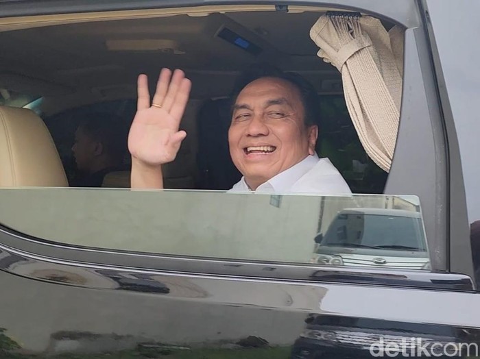 Effendi Simbolon usai bertemu dengan Jokowi di Solo, Kamis (2/1/2025) sore.