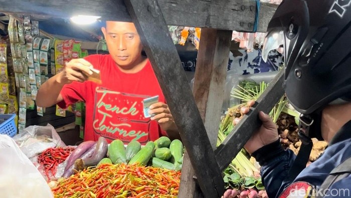Pedagang cabai di pasar tradisional Mojokerto