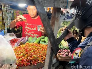Harga Cabai Rawit di Mojokerto Masih Pedas, Pedagang Tersenyum