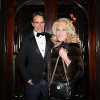 Inilah penampilannya pada Oktober 2024 bersama kekasihnya Lloyd Klein. Klein lah orang pertama yang mengabarkan bahwa kekasihnya itu tutup usia. “Kami menikmati happy hour yang menyenangkan di malam yang sama dan bersiap untuk perayaan tahun baru, kami tidur sebentar untuk tamil lebih segar sebelum siap-siap berpakaian,” ungkapnya kepada AFP.  Foto: GC Images/MEGA