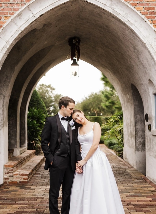 “Saya telah mencoba banyak gaun di butik dan selalu tahu saya menginginkan sesuatu yang sederhana namun timeless,” ungkap Julia kepada People. Foto: dok. Instagram Fotografer @authormade