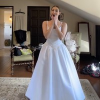 Wanita 26 tahun asal Florida itu tidak pernah menyangka bahwa gaun pengantin impiannya akan ditemukan di sebuah toko barang bekas. Foto: dok. TikTok @juliasjems