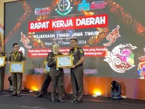 Kejari Tanjung Perak Pulihkan Kerugian-Sabet Penghargaan Selama 2024