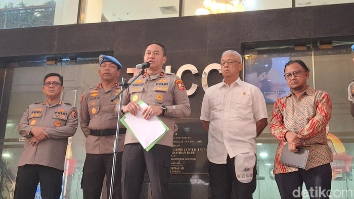 Karopenmas Divisi Humas Polri Brigjen Trunoyudo Wisnu Andiko dalam jumpa pers di Mabes Polri (Taufiq S/detikcom)