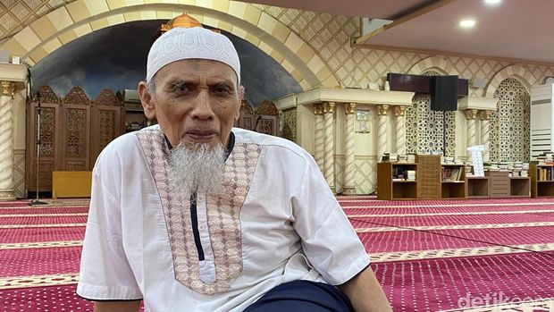Ketua Marbot Masjid Nurul Iman Blok M, Astiwar saat ditemui detikHikmah, Jumat (27/12/2024).