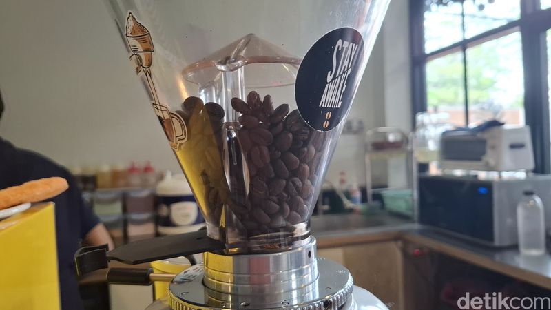 Menyeruput Kopi Baileys Halal di Kafe Kebanggaan Arek Suroboyo