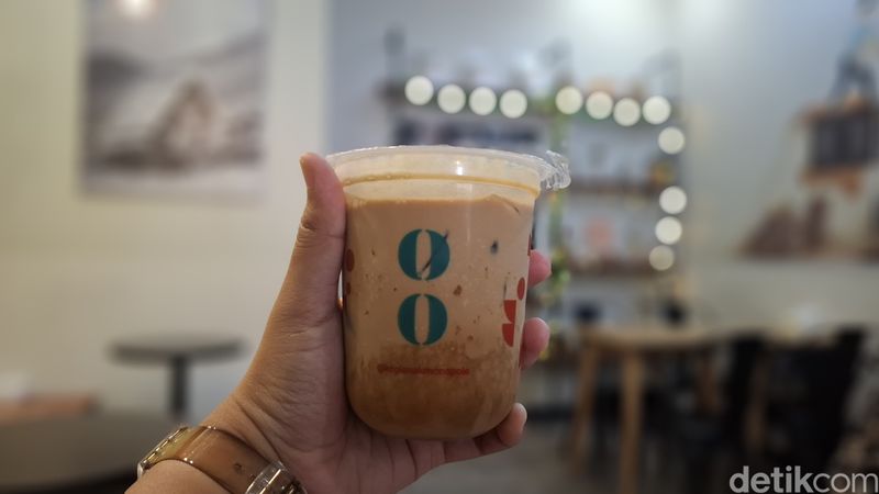 Menyeruput Kopi Baileys Halal di Kafe Kebanggaan Arek Suroboyo