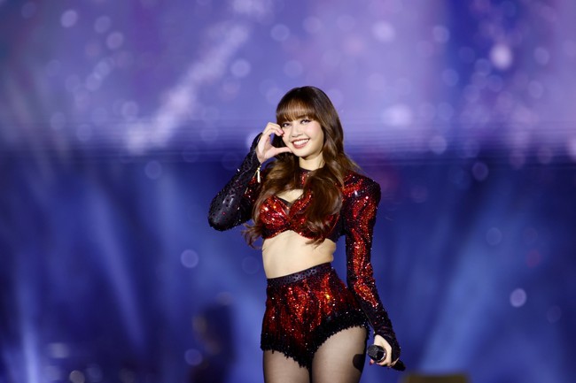 Sementara itu, Lisa BLACKPINK siap menghadirkan kejutan untuk penggemar di tahun 2025. Dia akan merilis album solo pertamanya ‘Alter Ego’, memulai debut akting sebagai pemain serial The White Lotus 3, dan tampil di Coachella 2025. Foto: dok. A Nice Entertainment